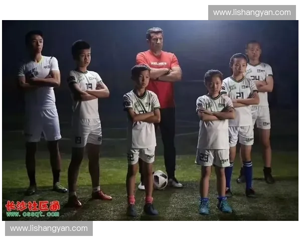 世界杯球童幕后故事揭秘带你走进赛场不为人知的精彩瞬间 世界杯球童幕后故事揭秘带你走进赛场不为人知的精彩瞬间